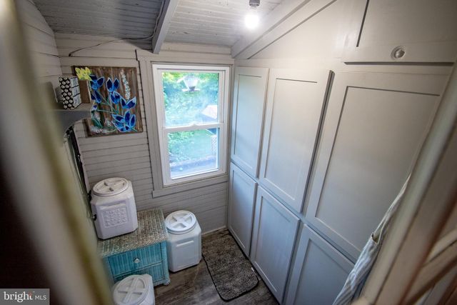 2056 RIDGE RD, Elverson, PA 19520