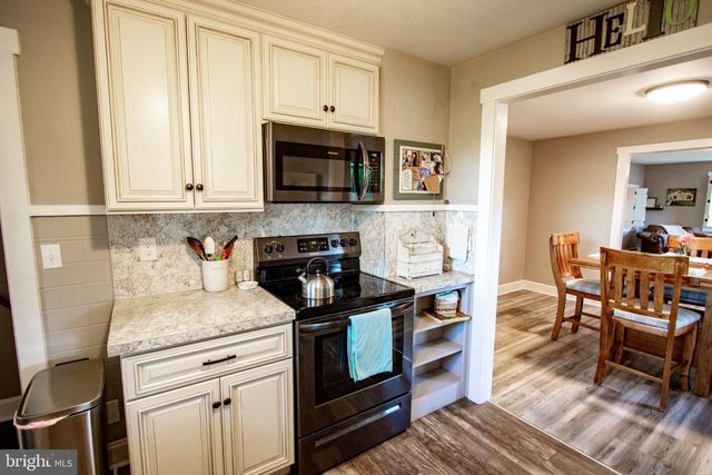 2056 RIDGE RD, Elverson, PA 19520
