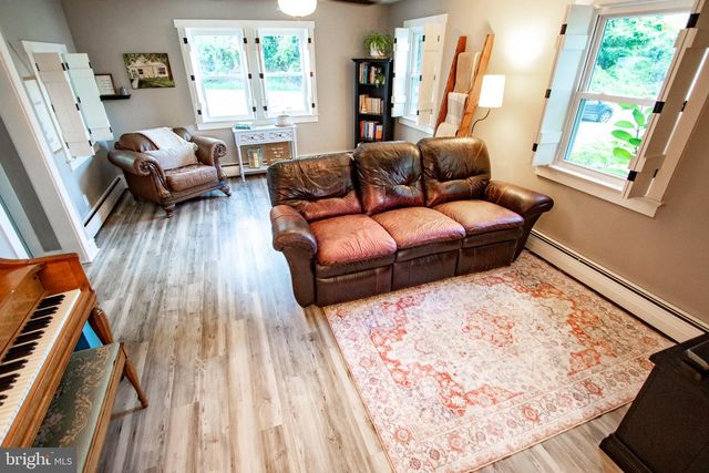 2056 RIDGE RD, Elverson, PA 19520