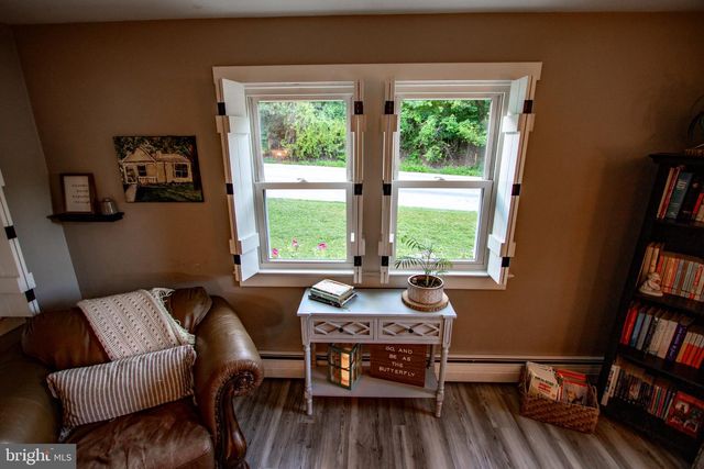 2056 RIDGE RD, Elverson, PA 19520