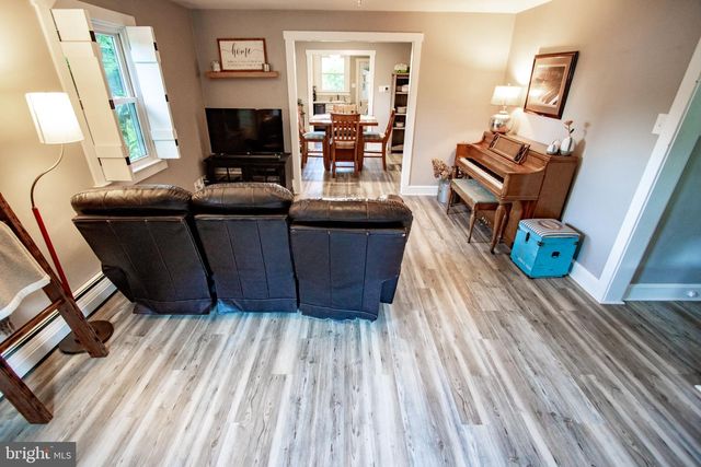 2056 RIDGE RD, Elverson, PA 19520