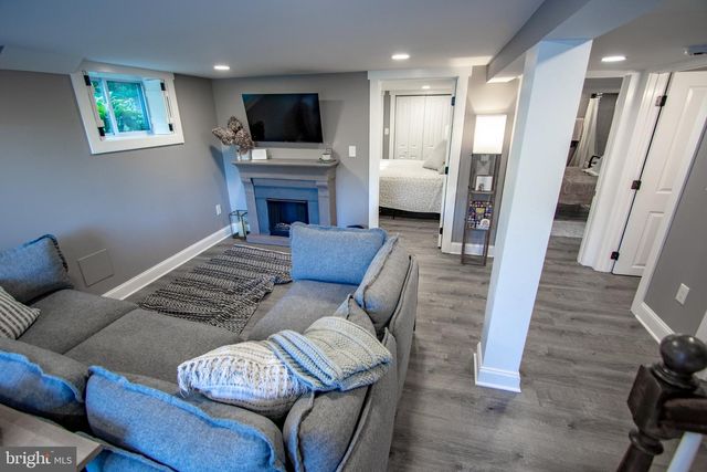 2056 RIDGE RD, Elverson, PA 19520
