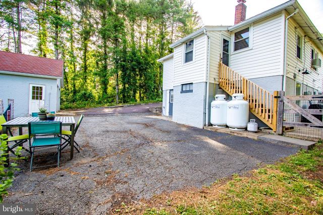 2056 RIDGE RD, Elverson, PA 19520
