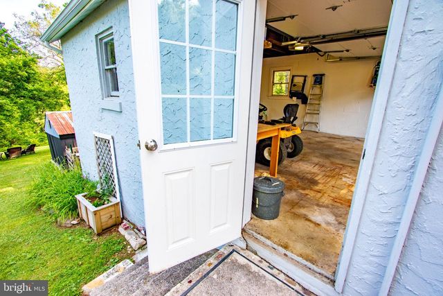 2056 RIDGE RD, Elverson, PA 19520