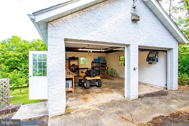 2056 RIDGE RD, Elverson, PA 19520