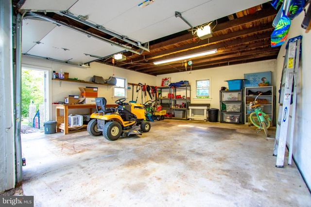 2056 RIDGE RD, Elverson, PA 19520