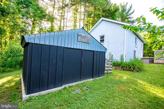 2056 RIDGE RD, Elverson, PA 19520