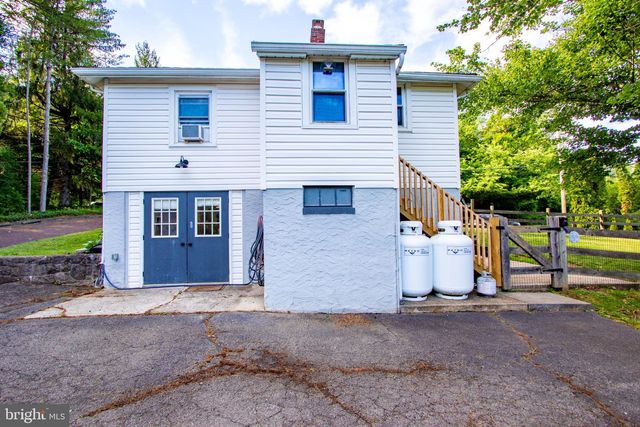 2056 RIDGE RD, Elverson, PA 19520