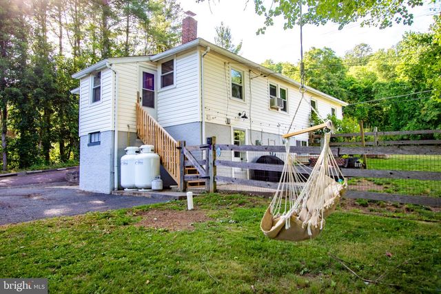 2056 RIDGE RD, Elverson, PA 19520