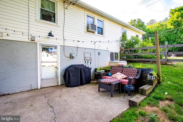 2056 RIDGE RD, Elverson, PA 19520