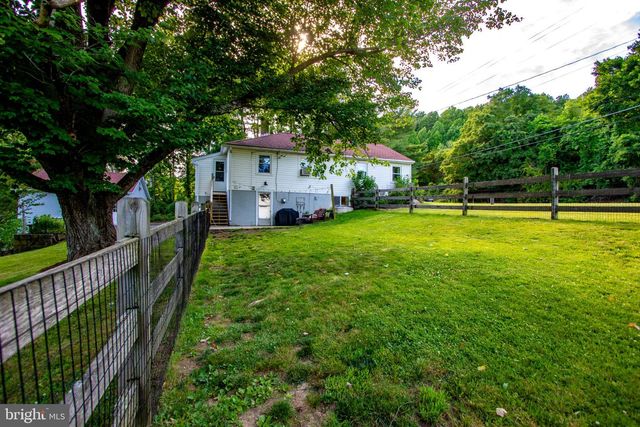 2056 RIDGE RD, Elverson, PA 19520