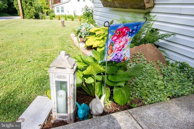 2056 RIDGE RD, Elverson, PA 19520