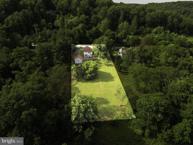 2056 RIDGE RD, Elverson, PA 19520