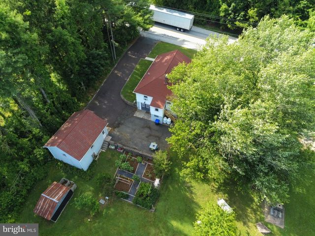 2056 RIDGE RD, Elverson, PA 19520
