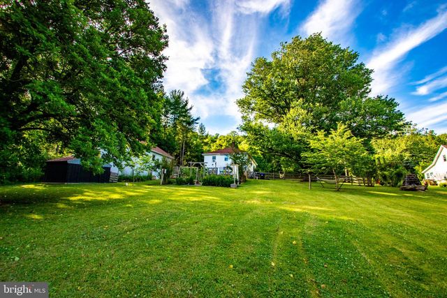 2056 RIDGE RD, Elverson, PA 19520