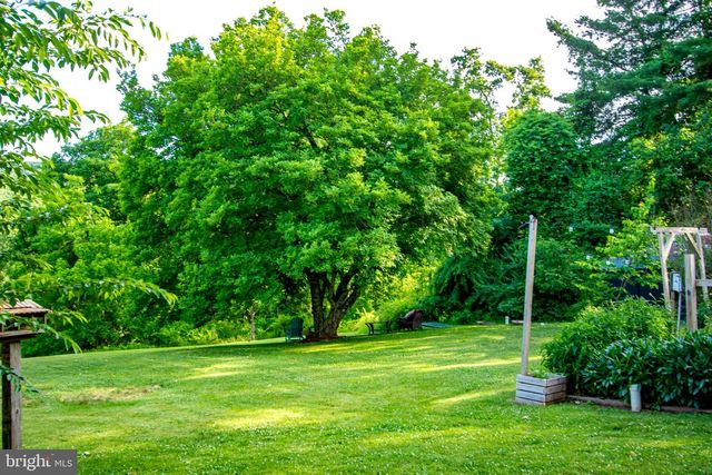 2056 RIDGE RD, Elverson, PA 19520