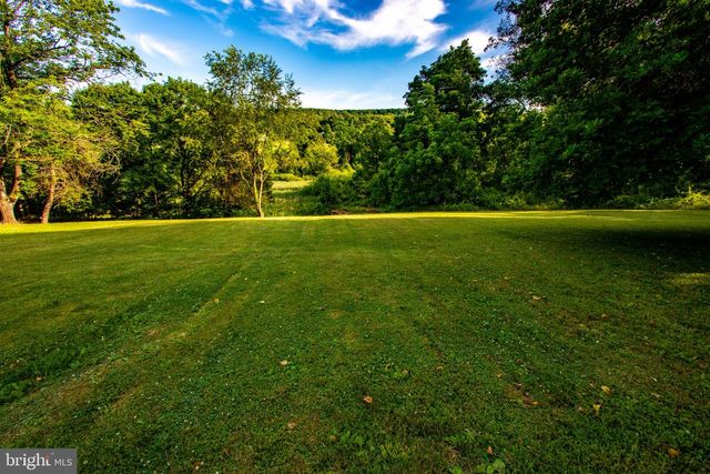 2056 RIDGE RD, Elverson, PA 19520