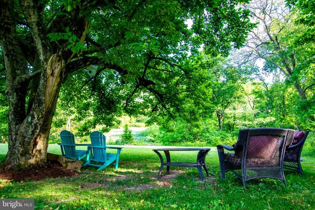 2056 RIDGE RD, Elverson, PA 19520