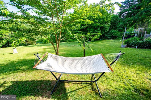 2056 RIDGE RD, Elverson, PA 19520