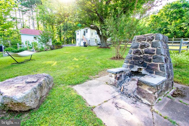 2056 RIDGE RD, Elverson, PA 19520