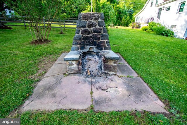 2056 RIDGE RD, Elverson, PA 19520