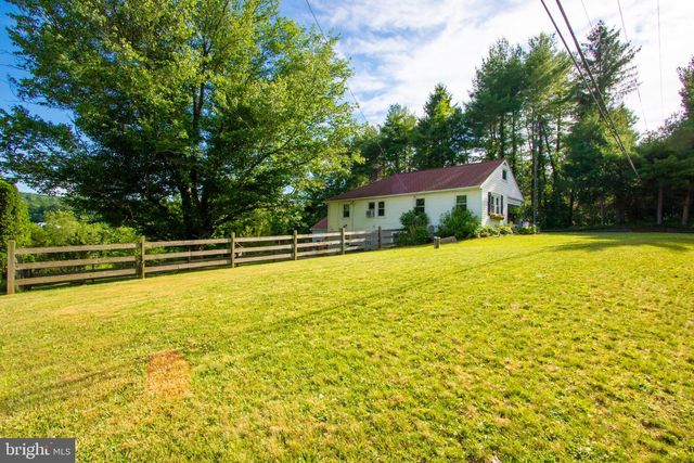 2056 RIDGE RD, Elverson, PA 19520
