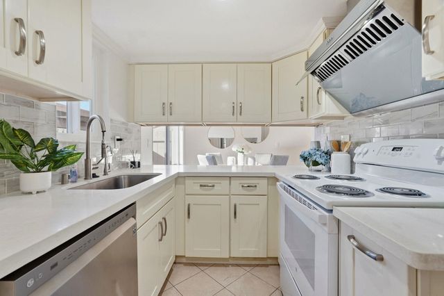 21091 Red Fir Ct, Cupertino, CA 95014