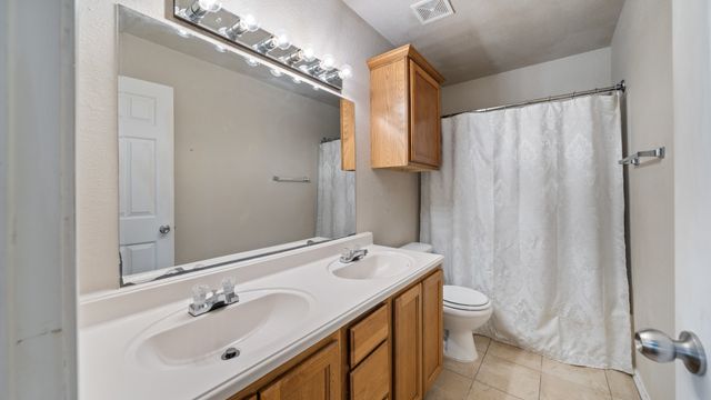 121 W Oneal Street, Wills Point, TX 75169