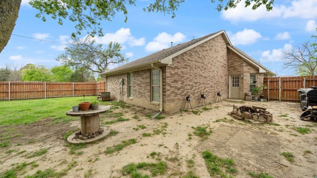 121 W Oneal Street, Wills Point, TX 75169