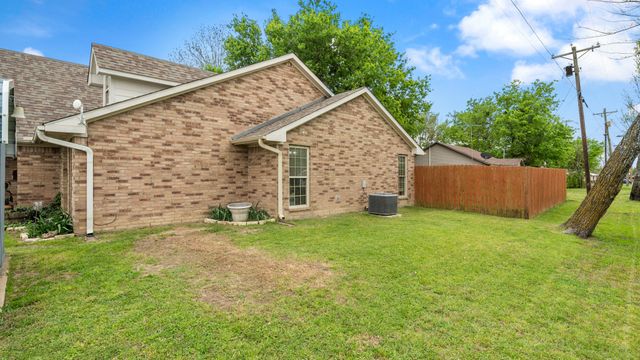 121 W Oneal Street, Wills Point, TX 75169