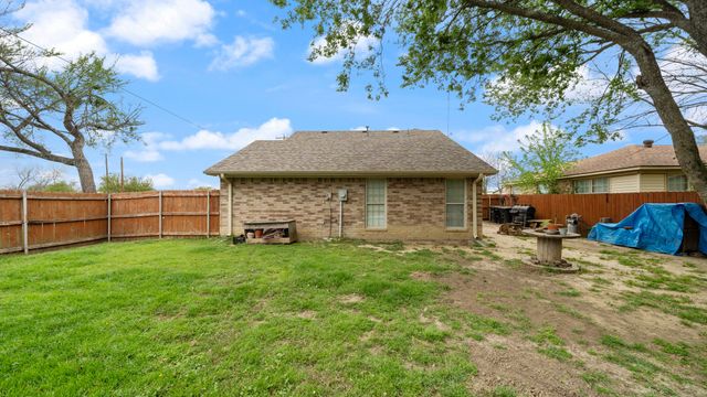 121 W Oneal Street, Wills Point, TX 75169