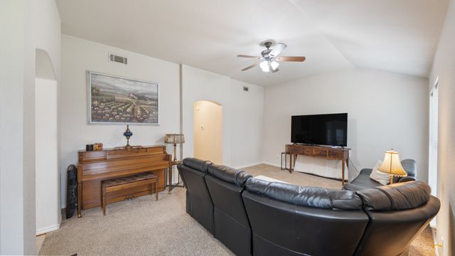 121 W Oneal Street, Wills Point, TX 75169