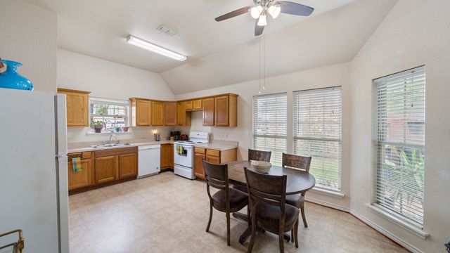 121 W Oneal Street, Wills Point, TX 75169