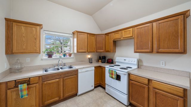 121 W Oneal Street, Wills Point, TX 75169