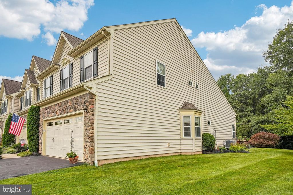 1083 ARBOUR LN, QUAKERTOWN, PA 18951 — photo 3