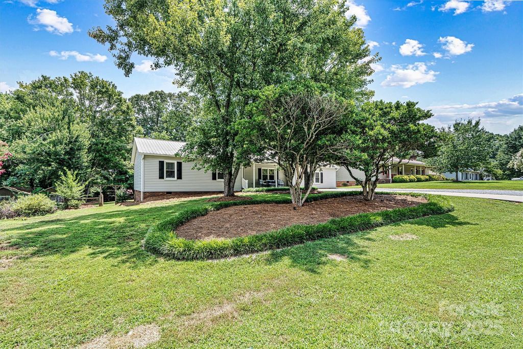 1328 32nd Street Court NE, Conover, NC 28613