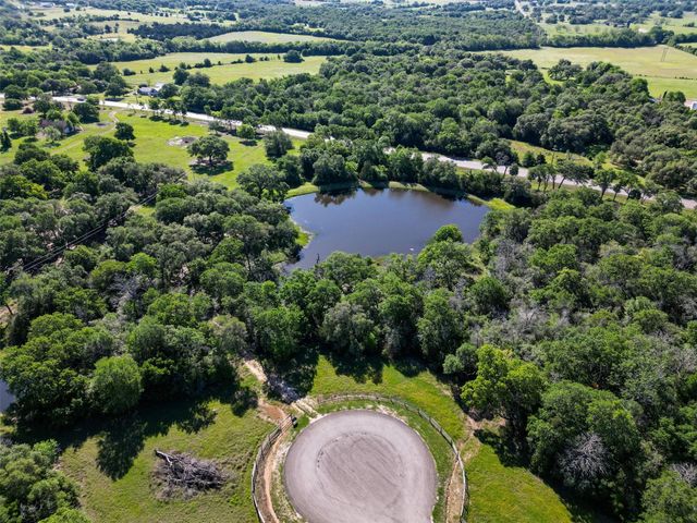 108 Woodland Creek Lane, La Grange, TX 78945