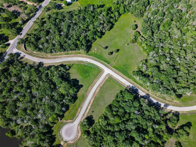 108 Woodland Creek Lane, La Grange, TX 78945