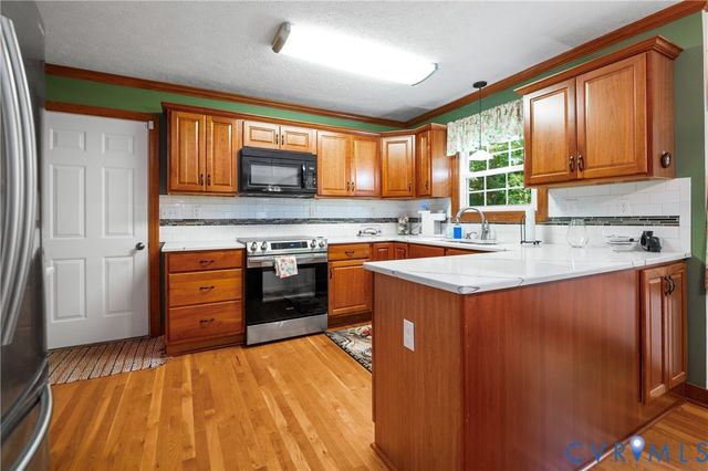 10030 Cheroy Woods Ln, Ashland, VA 23005