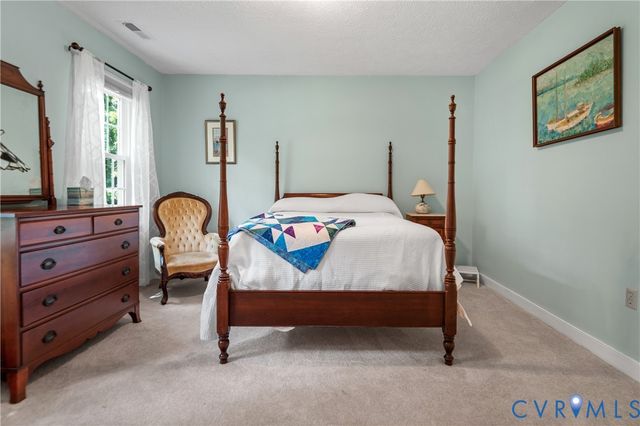 10030 Cheroy Woods Ln, Ashland, VA 23005