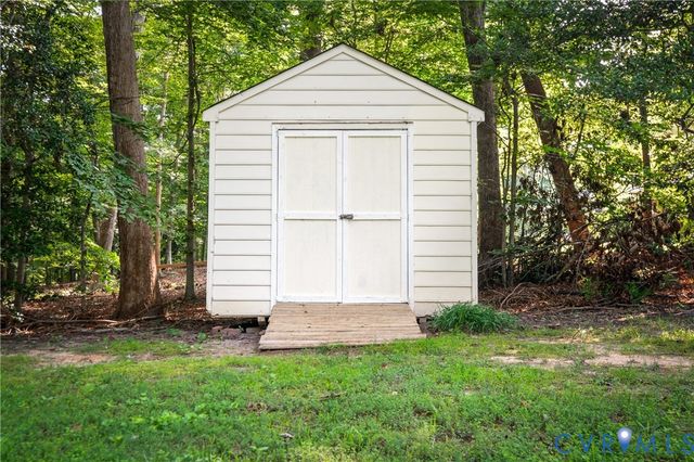 10030 Cheroy Woods Ln, Ashland, VA 23005