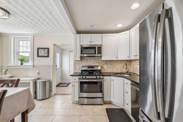 105 SPRING MILL AVE, Conshohocken, PA 19428