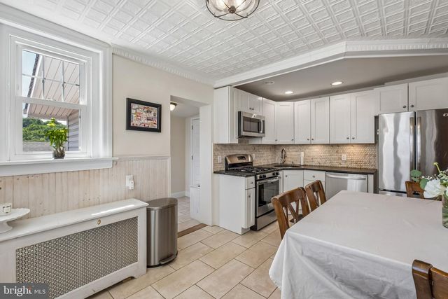 105 SPRING MILL AVE, Conshohocken, PA 19428