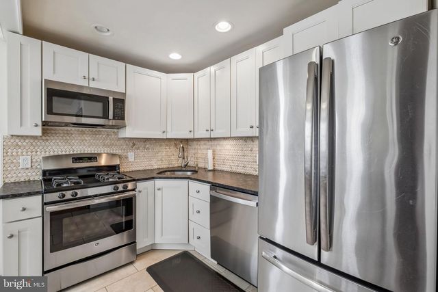 105 SPRING MILL AVE, Conshohocken, PA 19428