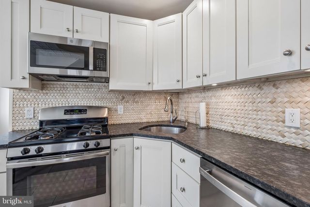 105 SPRING MILL AVE, Conshohocken, PA 19428