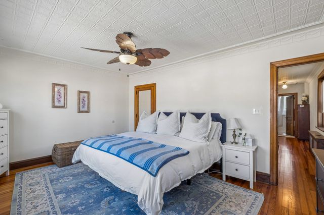 105 SPRING MILL AVE, Conshohocken, PA 19428