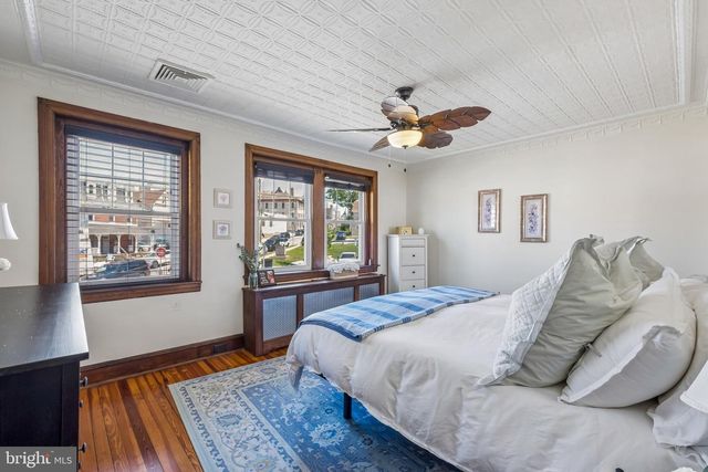105 SPRING MILL AVE, Conshohocken, PA 19428
