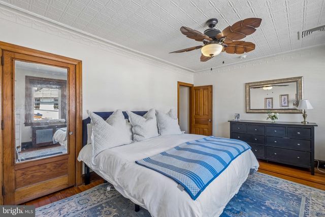 105 SPRING MILL AVE, Conshohocken, PA 19428