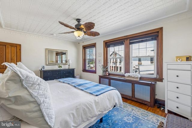 105 SPRING MILL AVE, Conshohocken, PA 19428