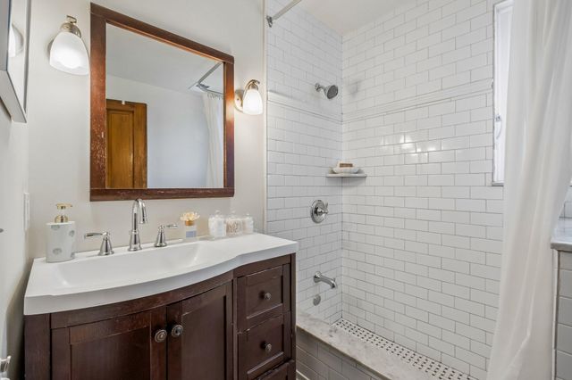105 SPRING MILL AVE, Conshohocken, PA 19428